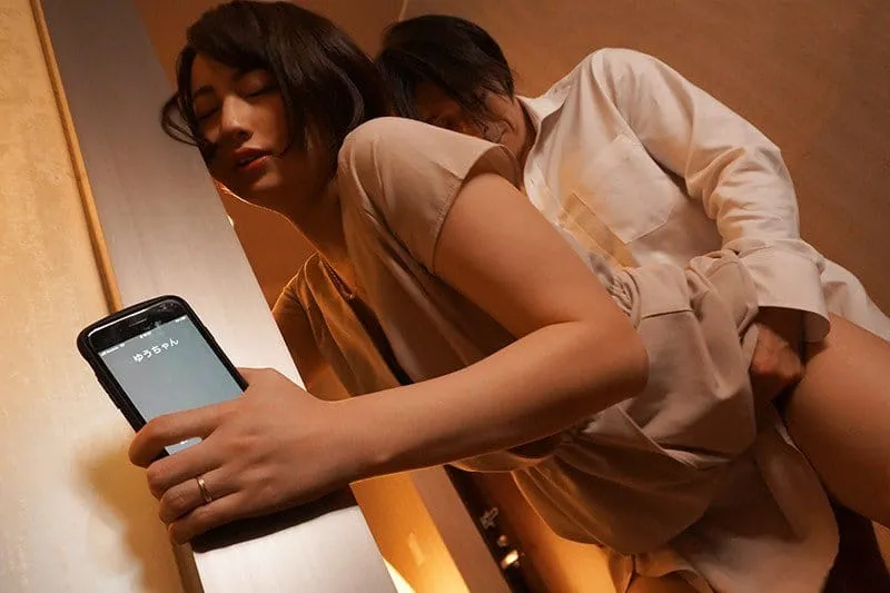 Vợ đi họp lớp rồi trả bài với nyc mặc cho người chồng ở nhà chờ