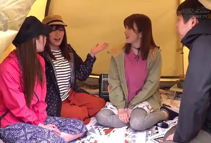 Chuyện lạ đời, chồng thay cô vợ đi cắm trại với mấy cô bạn của bà xã ở khu phố…