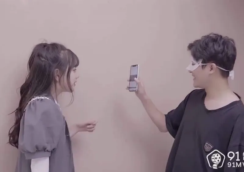 Tống bồ tình khi phát hiện clip tự sướng trên điện thoại