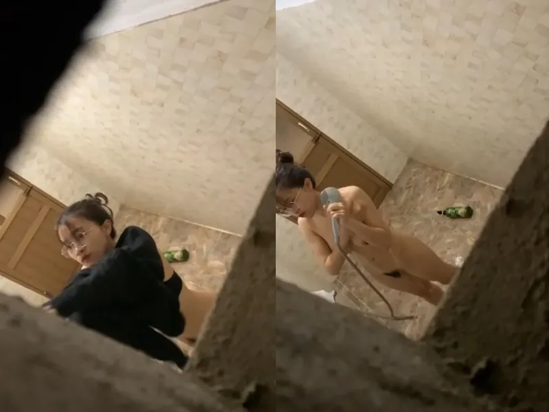 Quay lén bạn gái vú ngon tắm, khe cô bé chảy nước ròng ròng